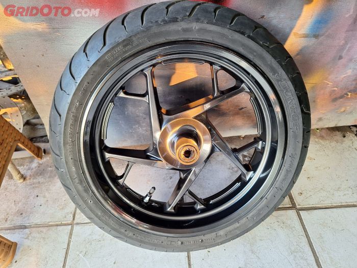 Ban motor terasa geal-geol disebabkan oleh pemasangan ban yang kurang rata