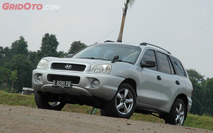 Hyundai Santa Fe generasi pertama atau SM.