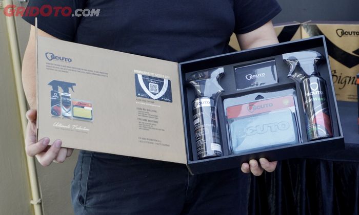 Produk treatment Signature package yang diberikan dalam layanan perawatan cat mobil di Scuto Signature Radio Dalam, Jakarta Selatan.