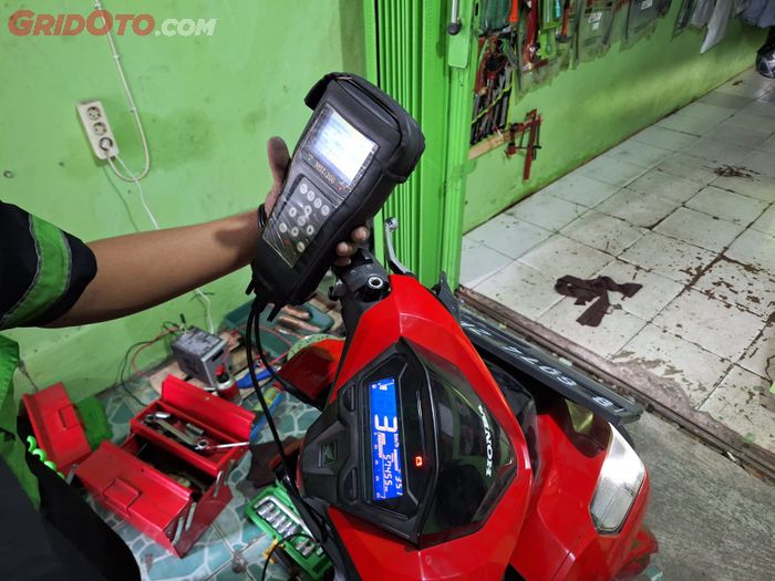 Proses scan injeksi di Rafi Matic Pitara 