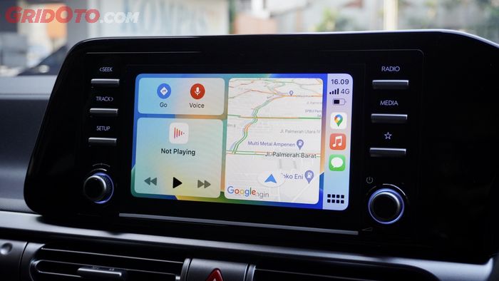 Tampilan layar head unit Hyundai Stargazer X saat terhubung dengan Apple CarPlay.