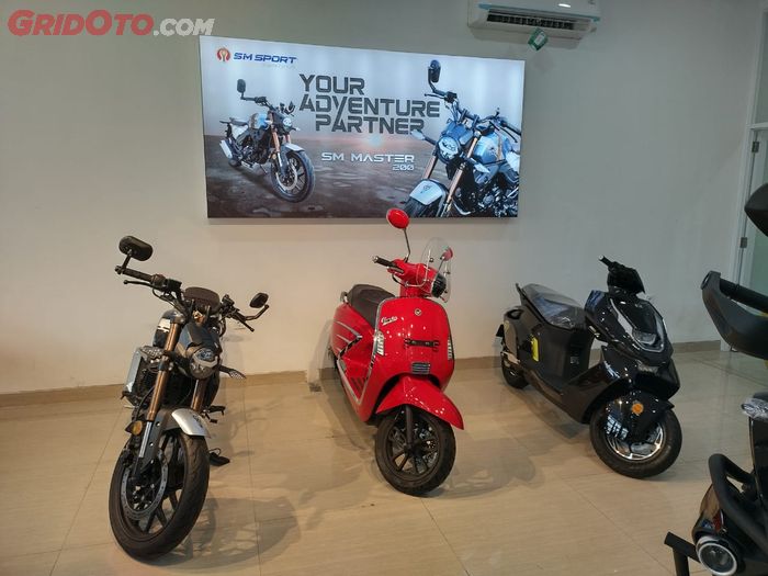 Semua merek motor di bawah naungan MForce Indonesia dapat ditemui di The Biker Shop Kelapa Gading