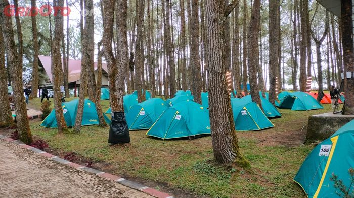 Mengambil tema Ride &amp; Camp, konsumen yang datang disediakan ratusan tenda untuk istirahat