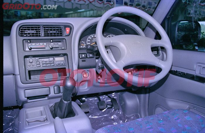 Interior Nissan Serena C23 1996