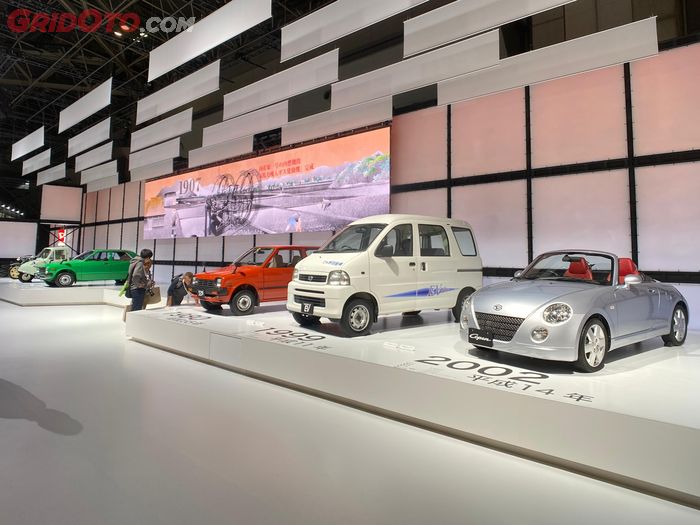 Jejeran kendaraan historikal line up Daihatsu booth di Japan Mobility Show 2023