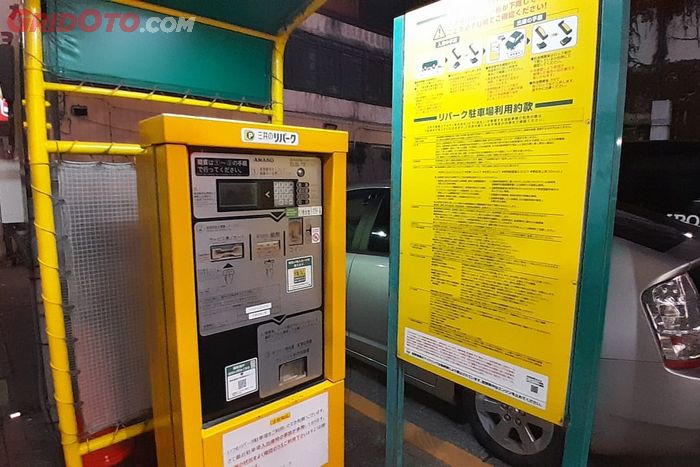 Parkir mandiri bayar pakai mesin