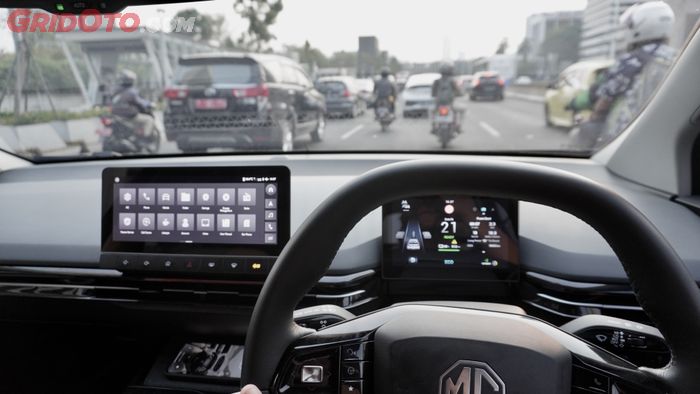 Arus lalu lintas yang padat menjadi keuntungan lebih dalam konsumsi energi mobil listrik.