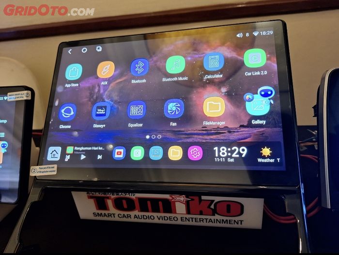 Head unit Tomiko TMK 1055 Pro OEM Series untuk Toyota Kijang Innova Zenix