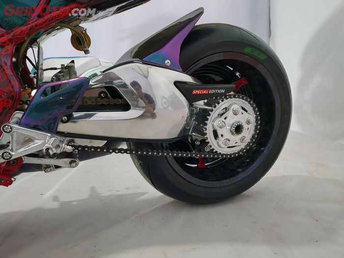 Single swingarm seksi copotan Ducati 1098 terpasang di Honda CBR250RR Juara HMC 2023