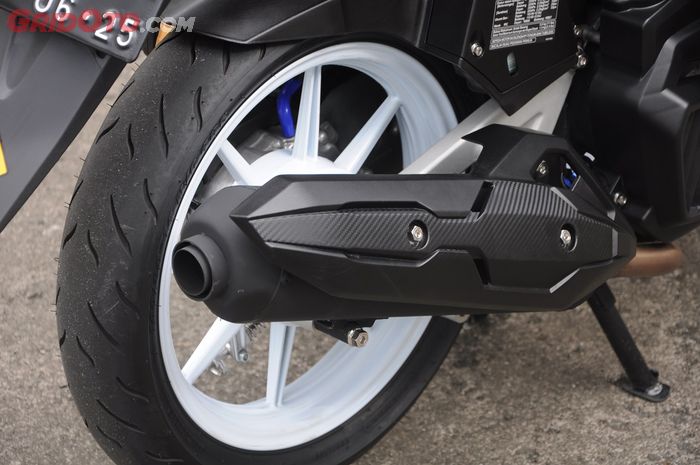 Knalpot standar racing agar tampilan Honda Vario 1250 Old ini tetap terlihat OEM
