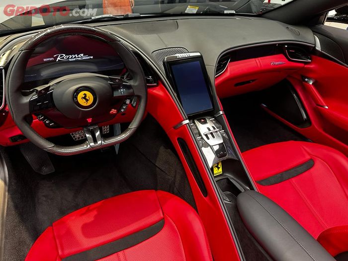 Interior Ferrari Roma Spider 2023