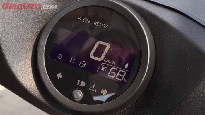 Honda EM1 e: menggunakan panel instrumen LCD negative display sederhana