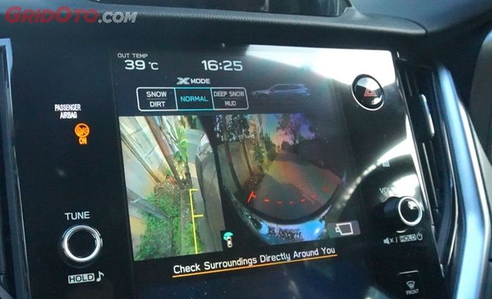Fitur kamera di Subaru Outback memudahkan saat parkir