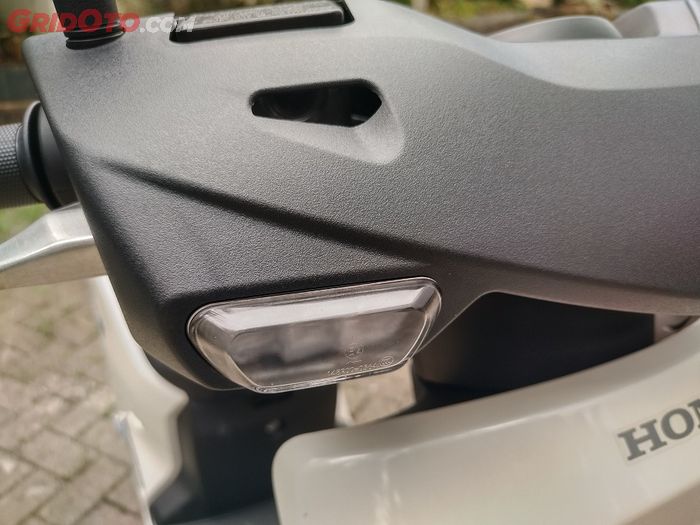 Lampu sein depan dan belakang LED Honda EM1 e: bentuknya manis