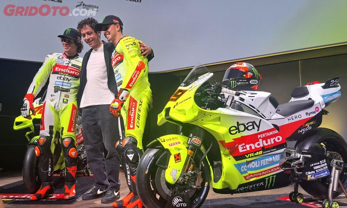 Rossi bersama dua pembalapnya Marco Bezzecchi dan Fabio Di Giannantonio