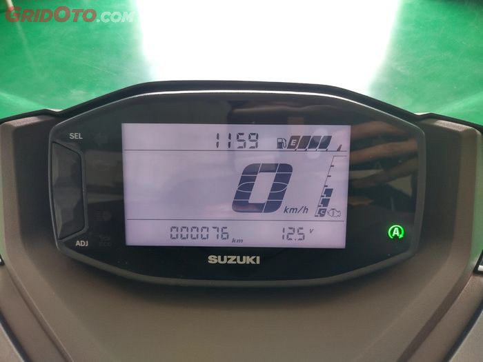 Panel instrumen Suzuki Burgman Street 125EX berupa LCD monokrom khas motor Suzuki