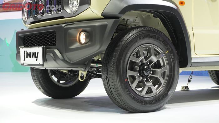 Penggerak roda Suzuki Jimny 5-Doors bisa diubah menjadi RWD maupun 4WD.