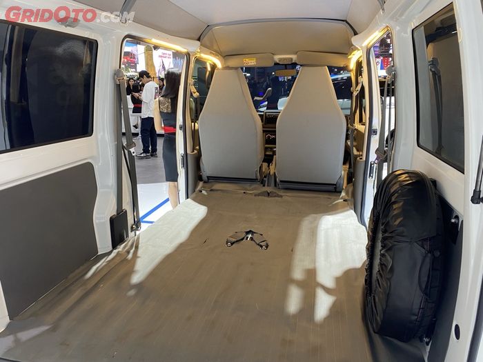 Mobil listrik Mitsubishi L100 EV hanya dijual tipe Blind Van dengan Two Seater di Indonesia