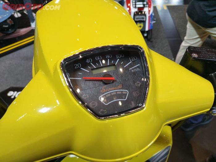 Untuk motor seharga Rp 60 jutaan, Scomadi Turismo Piccolo 150i masih pakai spidometer analog yang terlihat sederhana