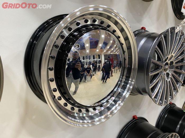 Pelek aftermarket HSR Mirror bisa dipasang di Toyota Hilux Rangga