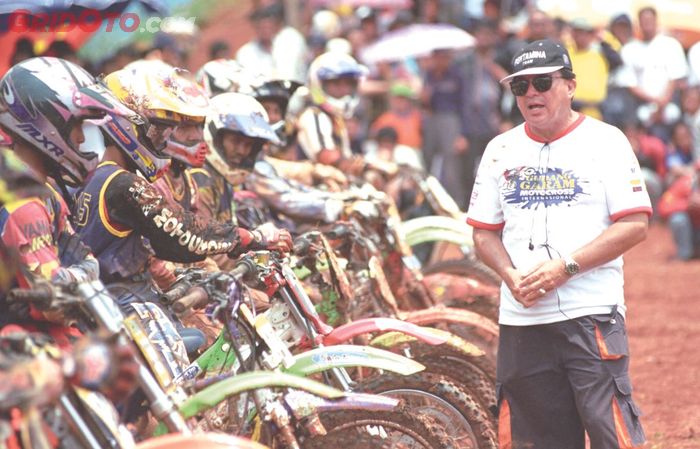 Toddy Andries orang Indonesia pertama yang punya lisence kejuaraan dunia motocross dari FIM
