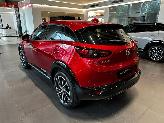 Atap Mazda CX-3 1.5 Sport sewarna bodi sedang 2.0 Pro berkelir hitam