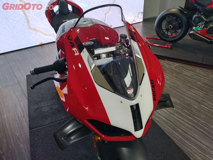 Ducati Panigale V4 R mengusung bodi karbon dengan winglet