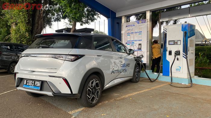 Ilustrasi SPKLU Bandara Halim Perdanakusuma yang sudah support DC Charging 200 kW.