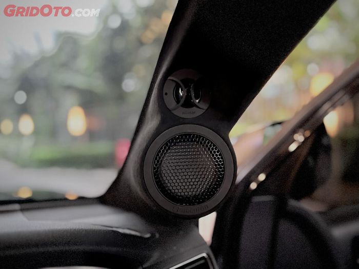 Speaker midrange dan speaker tweeter Accuton Diamond Series custom pilar sistem audio mobil 3-way.