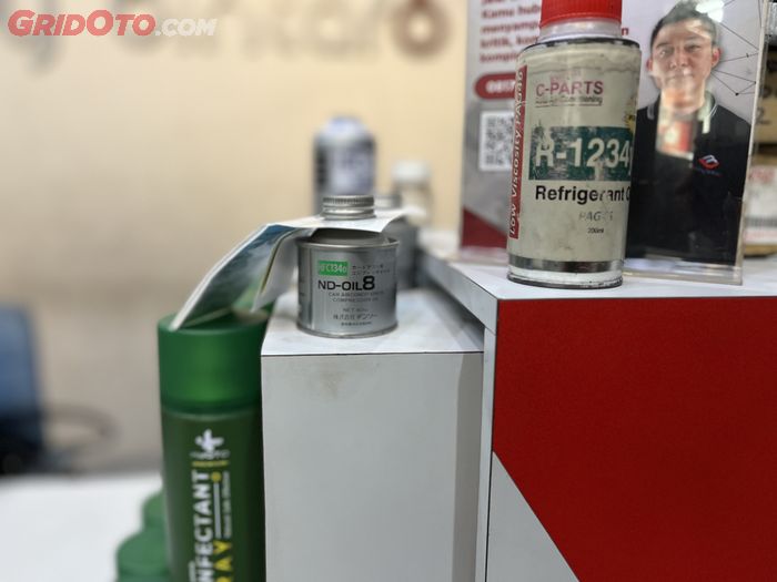 Oli kompresor AC mobil listrik.