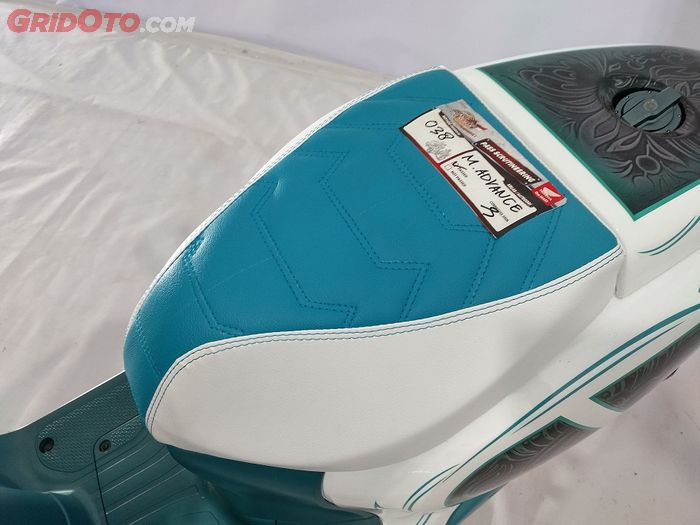 Jok standar Honda Scoopy dipotong jadi single seat