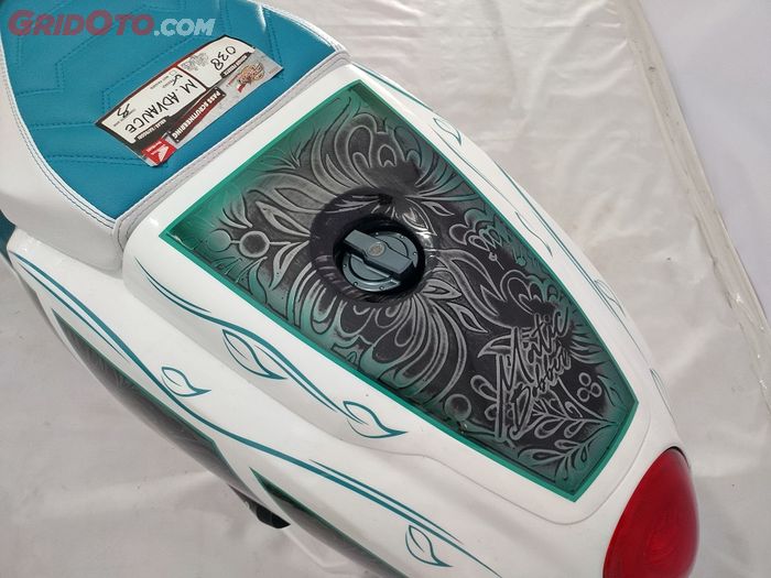 Cover single seat di jok Honda Scoopy terdapat lubang pengisian bensin