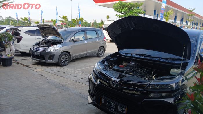 Buka kap bikin adem mesin kendaraan?