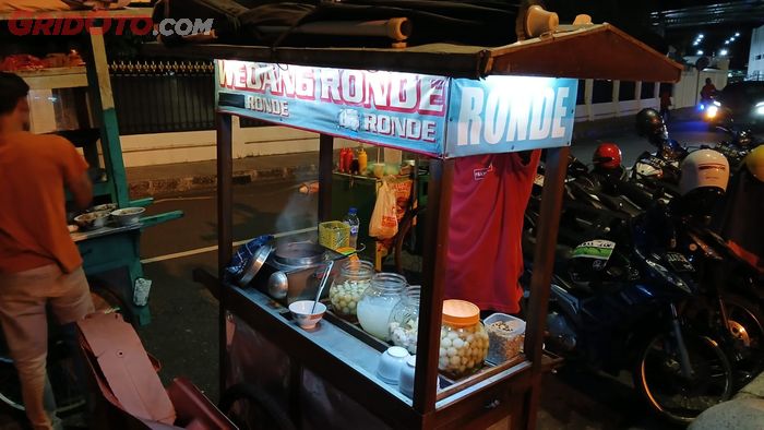 Wedang ronde minuman sehat penghangat badan banyak dijumpai di Jl. Malioboro