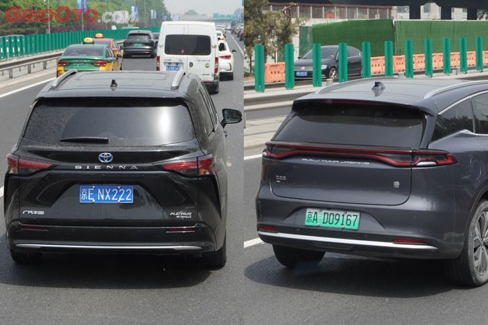 Warna plat nomor mobil mesin pembakaran atau hybrid (kiri) dan mobil listrik (kanan) di China.