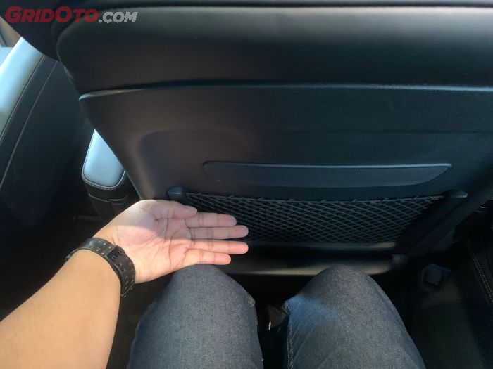 Posisi lutut masih cukup nyaman meski captain seat sudah dalam posisi paling mundur