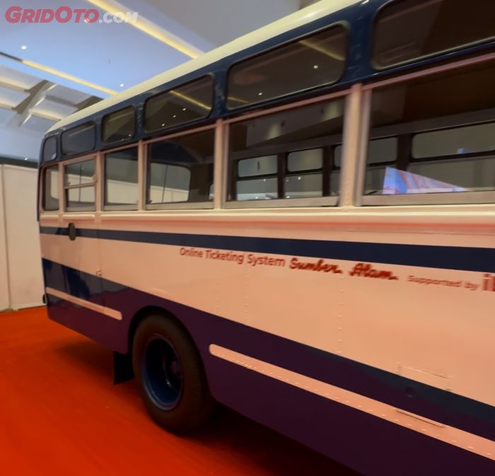 Bus klasik PO Sumber Alam