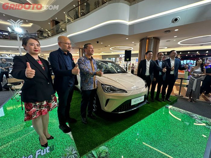 Mobil listrik Neta V-II yang dirakit oleh PT Handal Indonesia Motor