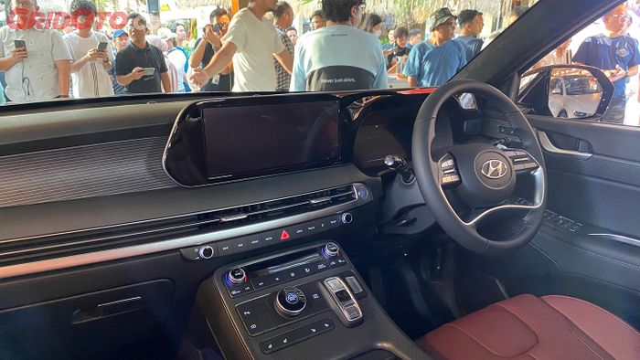 Interior Hyundai Palisade XRT sama seperti varian Signature.