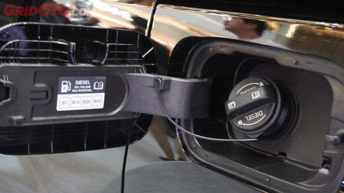 Tutup tangki bahan bakar KIA Carnival.