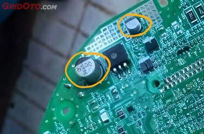 SMD pada rangkaian spidometer Suzuki Splash