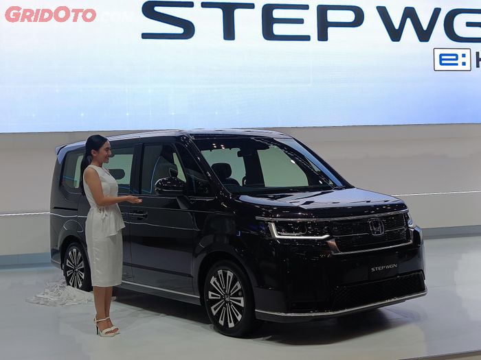 Honda Step WGN e:HEV pesaing Toyota Voxy di GIIAS 2024