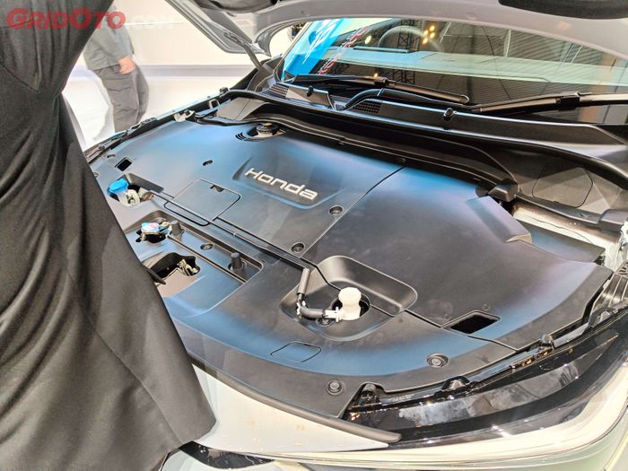 Bagian kap mesin mobil listrik Honda e:N1 di GIIAS 2024
