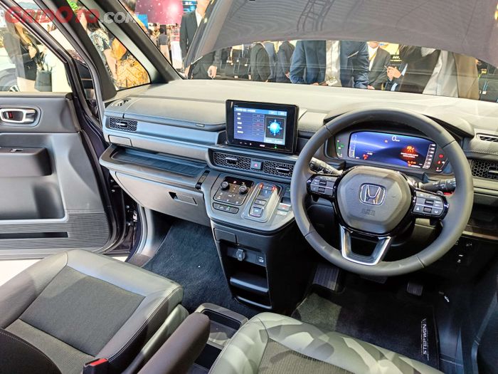 Interior Honda Step WGN e:HEV 2024 di GIIAS 2024