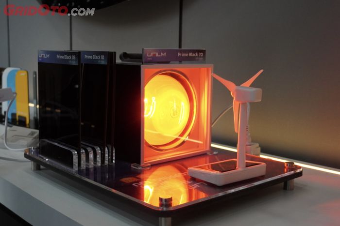 Alat peraga untuk uji kemampuan daya tolak panas dan radiasi kaca film UFILM.