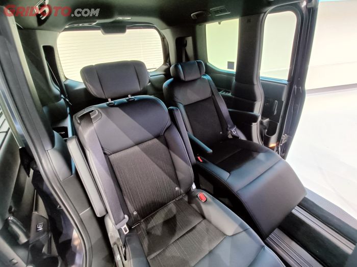 Kursi captain seat Honda Step WGN e:HEV fi GIIAS 2024 bisa disetel