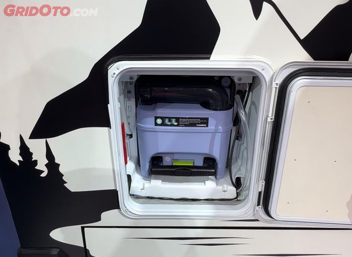 Kontainer penampungan kotoran di toilet Toyota Rangga Motorhome