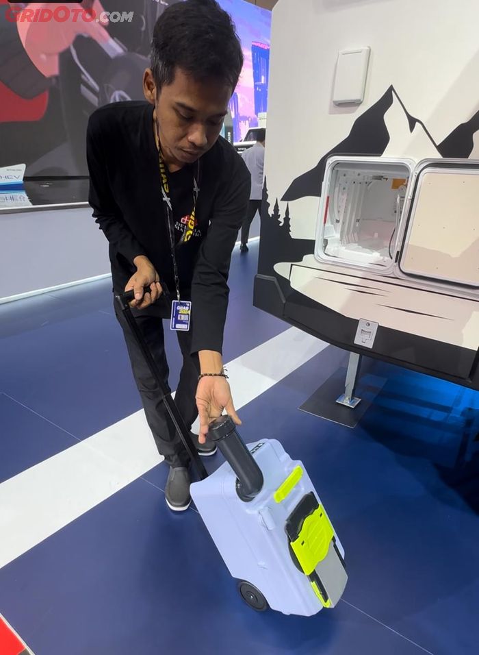 Kontainer penampungan kotoran toilet di Toyota Rangga Motorhome