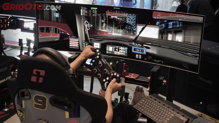 P1 Independence Day Sim Racing menggunakan sirkuit fiksi kawasan Semanggi, Jakarta.