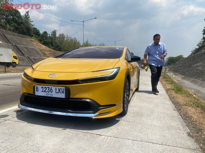 Toyota Prius Hybrid generasi terakhir